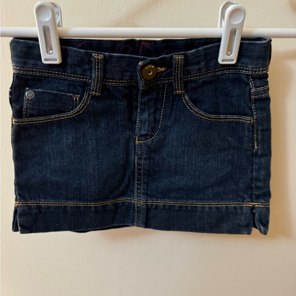 Gap denim skirt with adorable embroidery - Picture 2 of 3